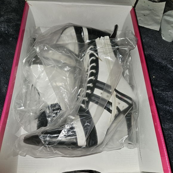 Stelttos black white ankle boots size 7 - Picture 2 of 6
